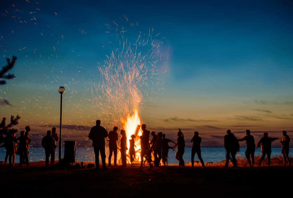 How To Get Campfire Smoke Smell Out Of Clothes